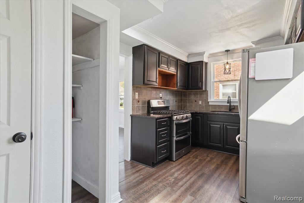 14544 Ashton Road Detroit, MI 48223 - Photo 19 of 40