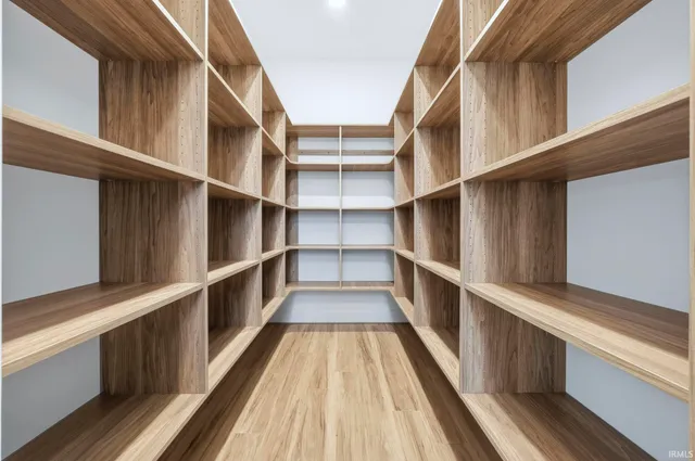 $999,900 | 1927 Burnt Lk Drive, Fort Wayne, IN 46814