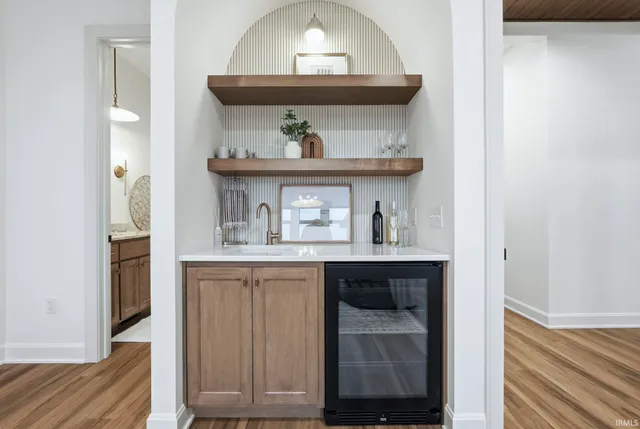 $999,900 | 1927 Burnt Lk Drive, Fort Wayne, IN 46814