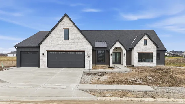$999,900 | 1927 Burnt Lk Drive, Fort Wayne, IN 46814