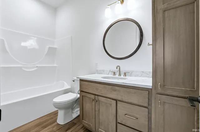 $999,900 | 1927 Burnt Lk Drive, Fort Wayne, IN 46814