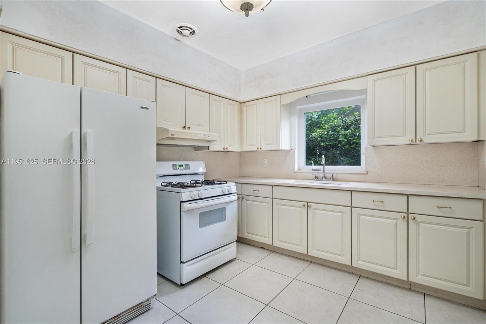 9248 Dickens Avenue Surfside, FL 33154 - Photo 17 of 39