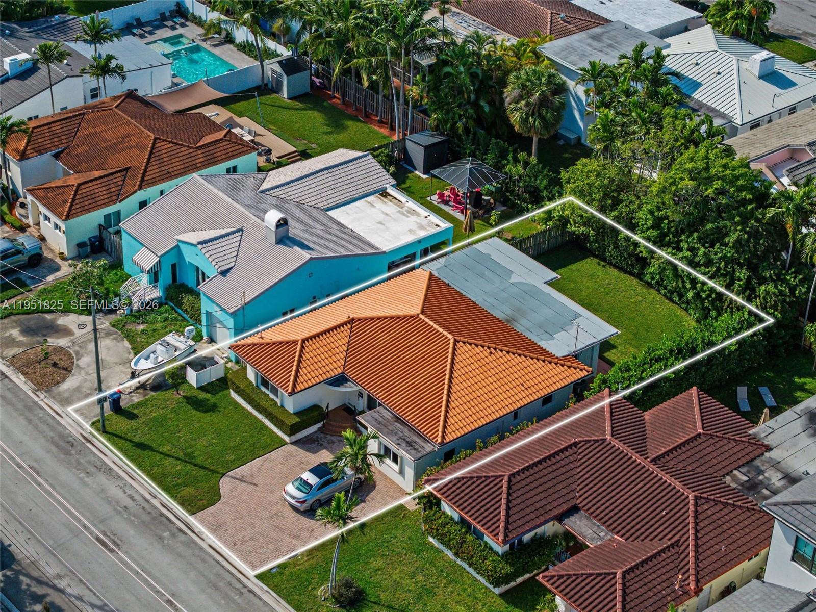 9248 Dickens Avenue Surfside, FL 33154 - Photo 4 of 39