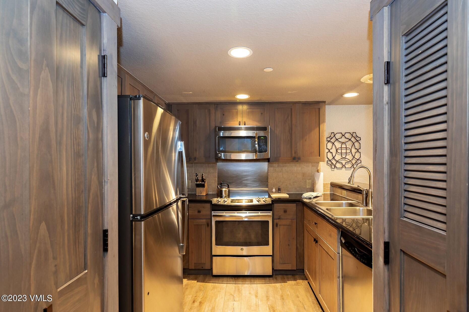 210 Offerson Road, Unit R109 WEEK 31 Beaver Creek, CO 81620 - Photo 9 of 27 0E7A0128-NW