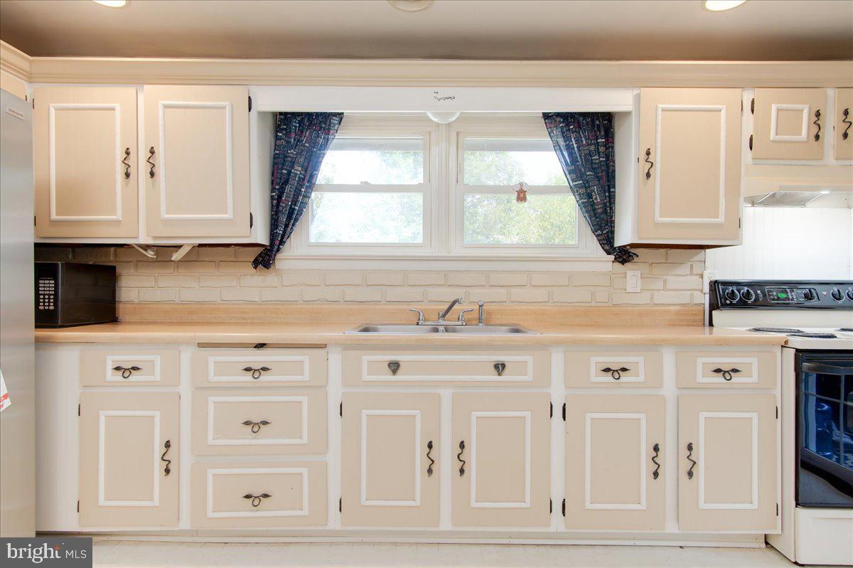 4239 Trego Road Keedysville, MD 21756 - Photo 11 of 31 Kitchen Pic 1