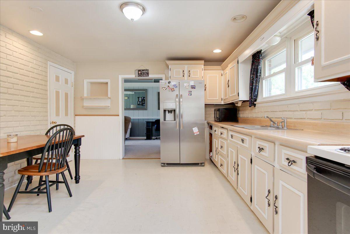 4239 Trego Road Keedysville, MD 21756 - Photo 12 of 31 Kitchen Pic 2