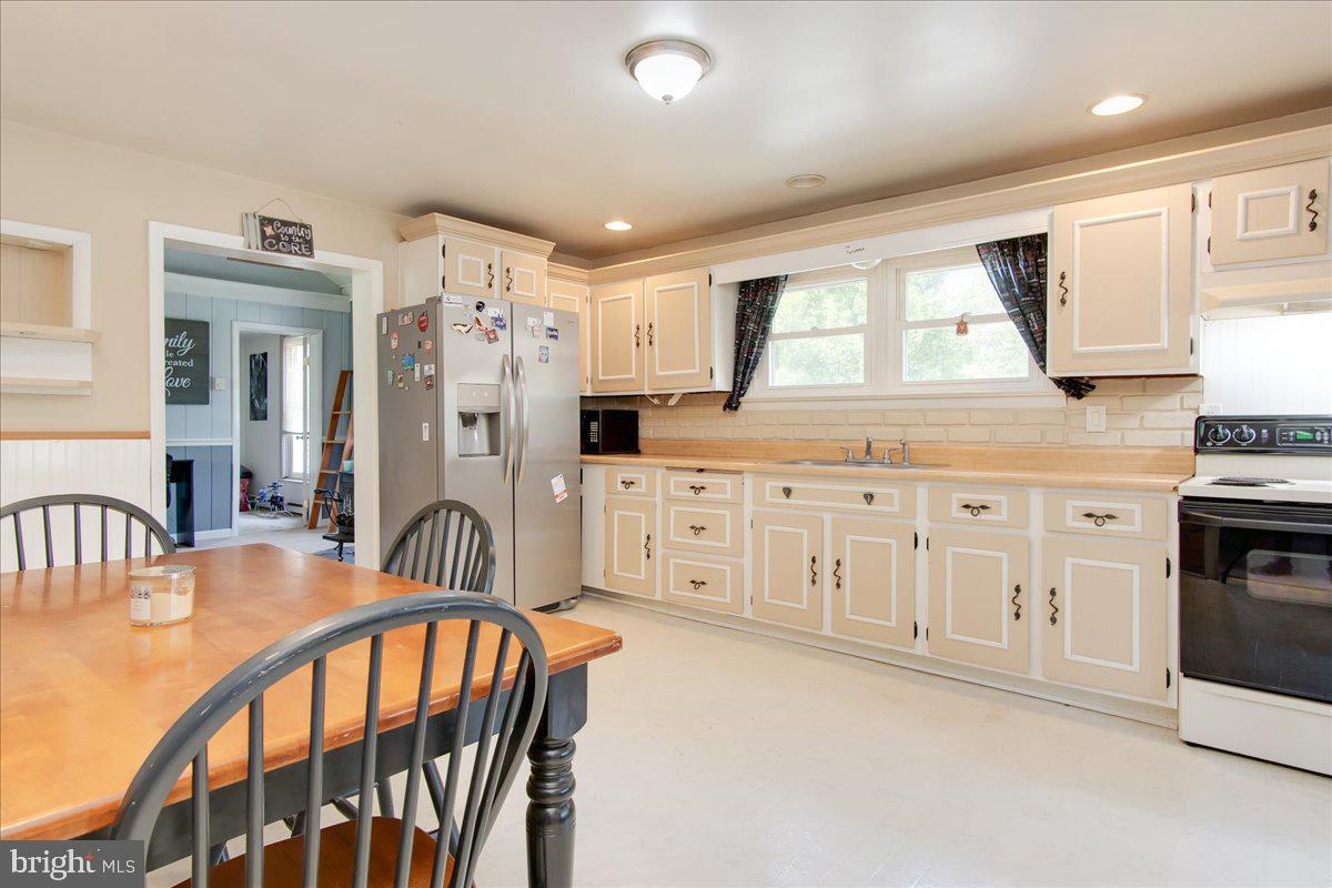 4239 Trego Road Keedysville, MD 21756 - Photo 13 of 31 Kitchen Pic 3