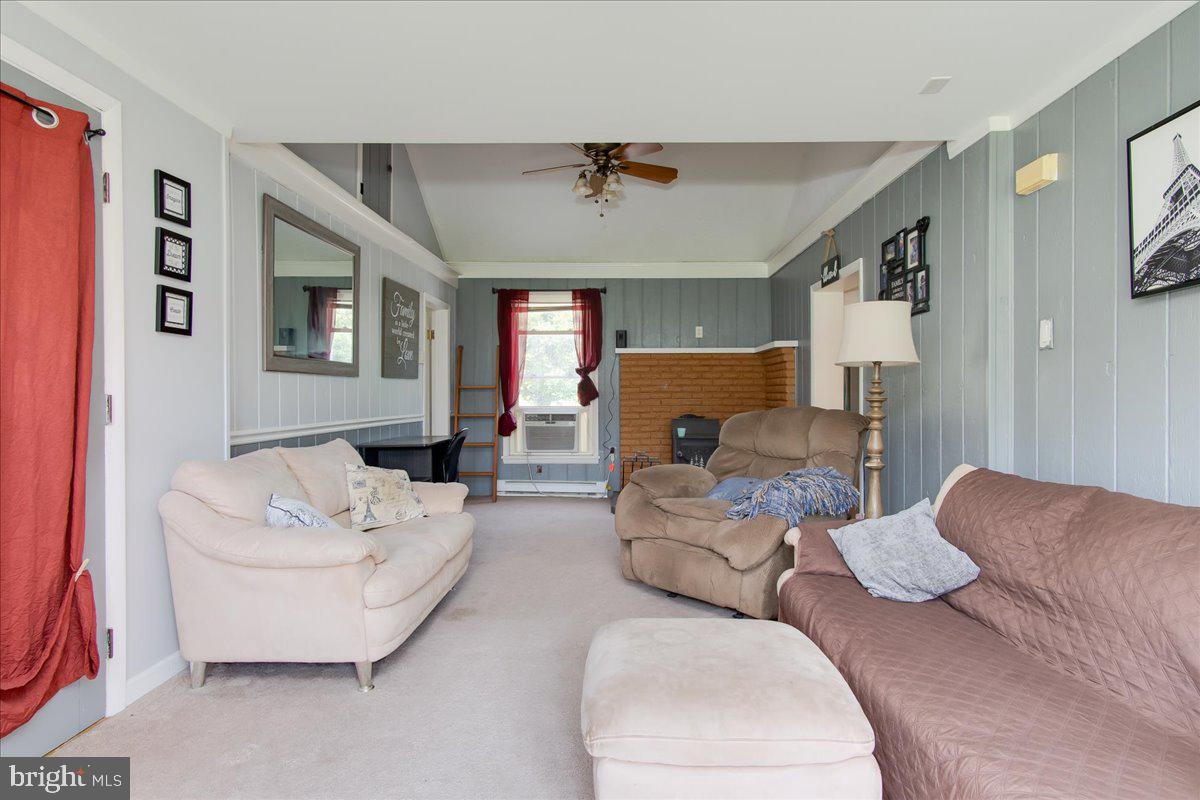 4239 Trego Road Keedysville, MD 21756 - Photo 7 of 31 Living room Pic 2