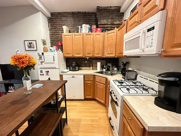 $2,650 | 204 Endicott Street, Unit 1, Boston, MA 02113