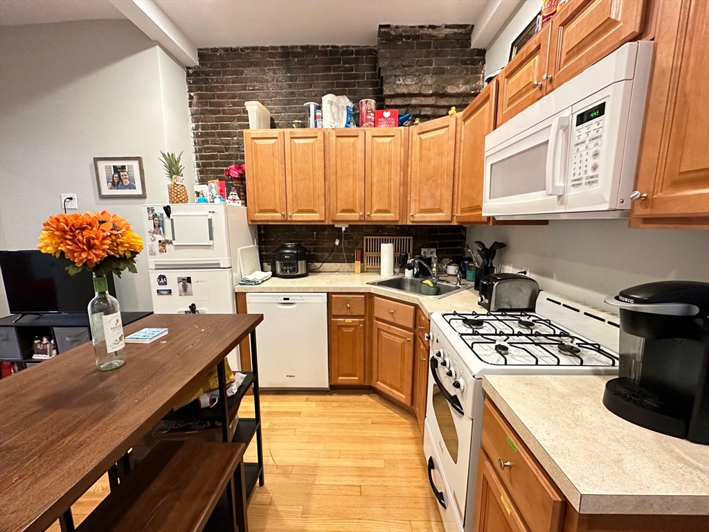 204 Endicott Street, Unit 1 Boston, MA 02113 - Photo 2 of 6