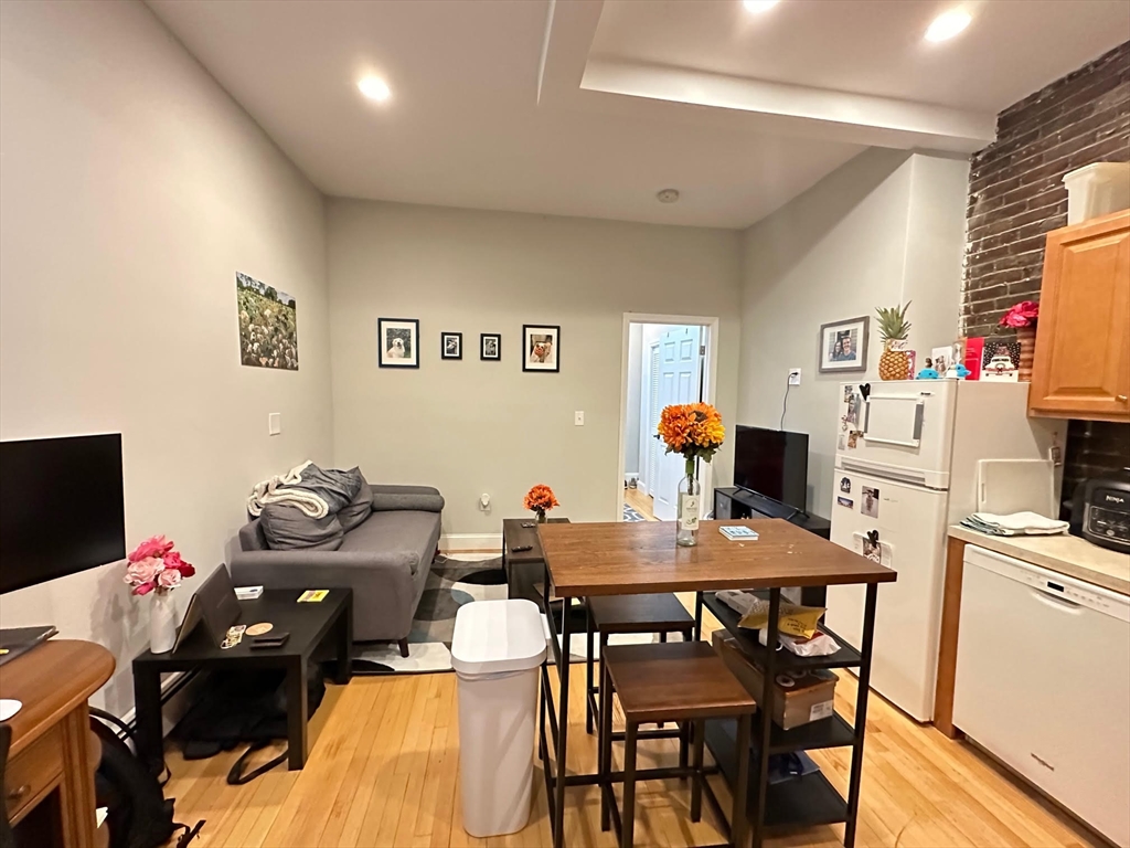 204 Endicott Street, Unit 1 Boston, MA 02113 - Photo 3 of 6