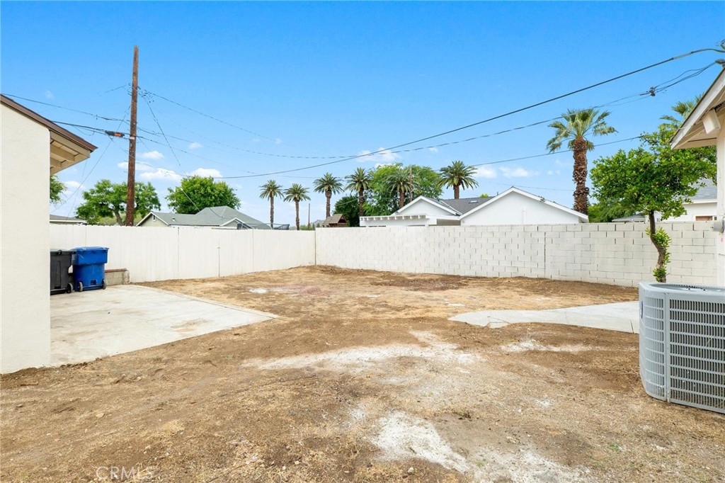 3882 Taft Street Riverside, CA 92503 - Photo 28 of 37 a view of a backyard of a house