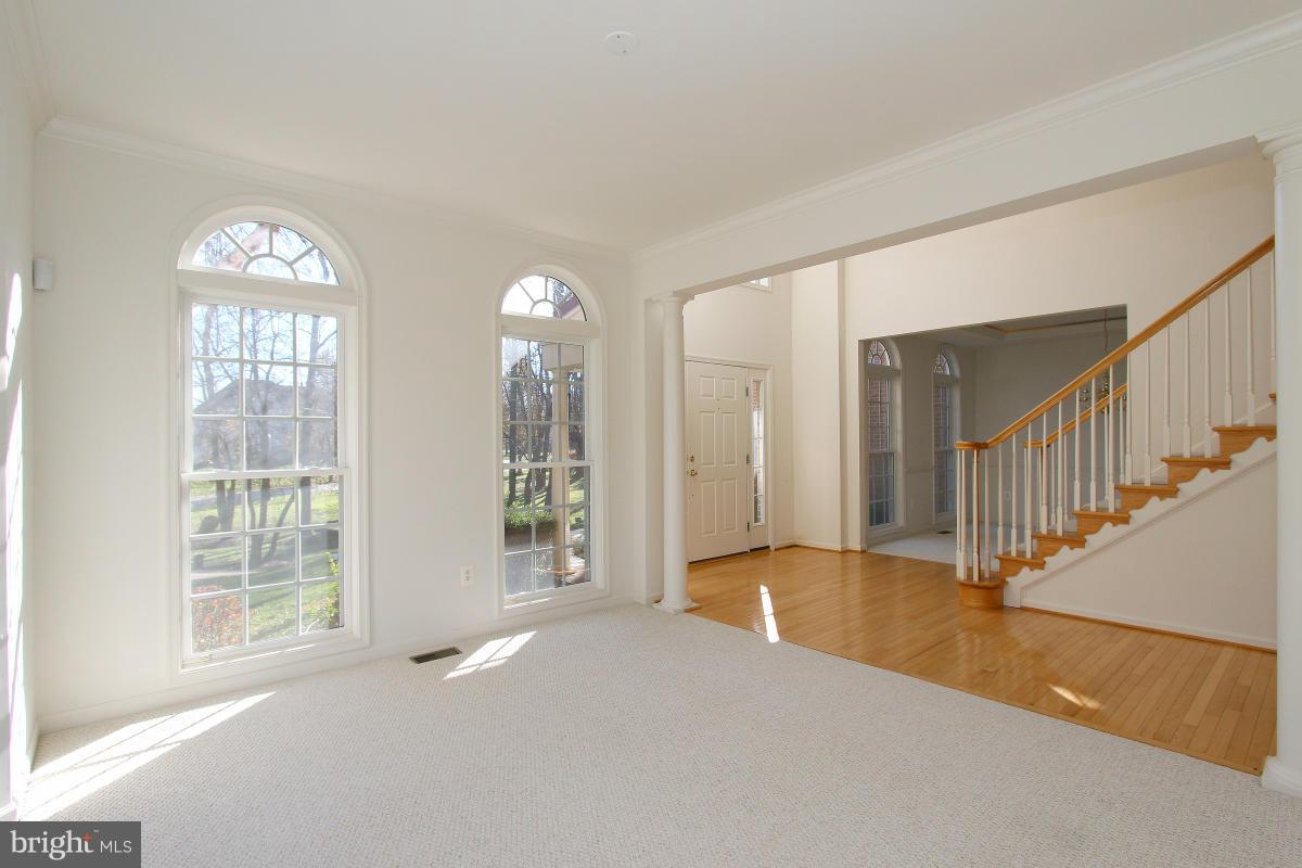 2500 Sapling Ridge Lane Brookeville, MD 20833 - Photo 5 of 30 Living Room