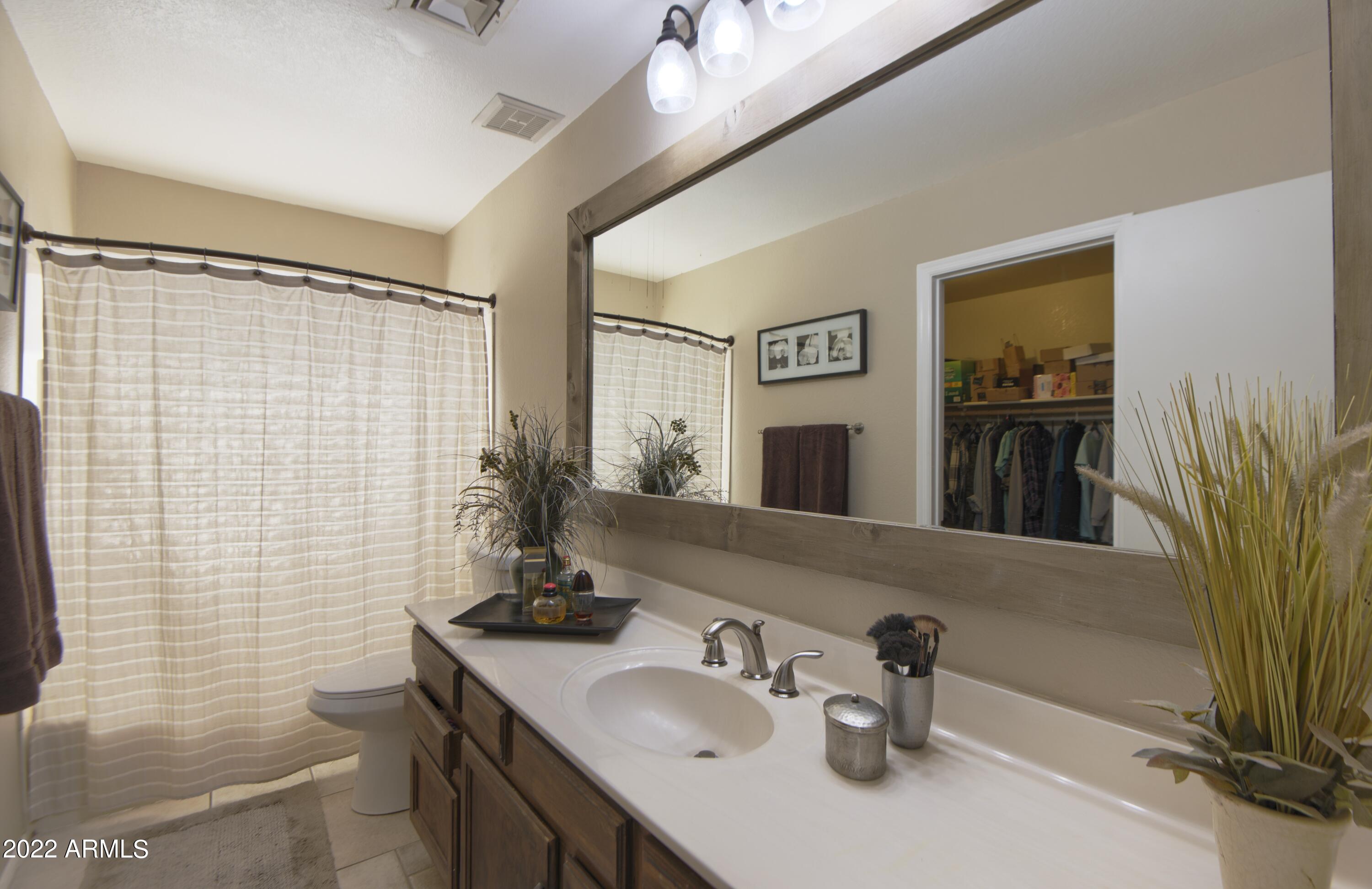 1433 East Utopia Road Phoenix, AZ 85024 - Photo 10 of 22 UTOPIA MASTER BATH