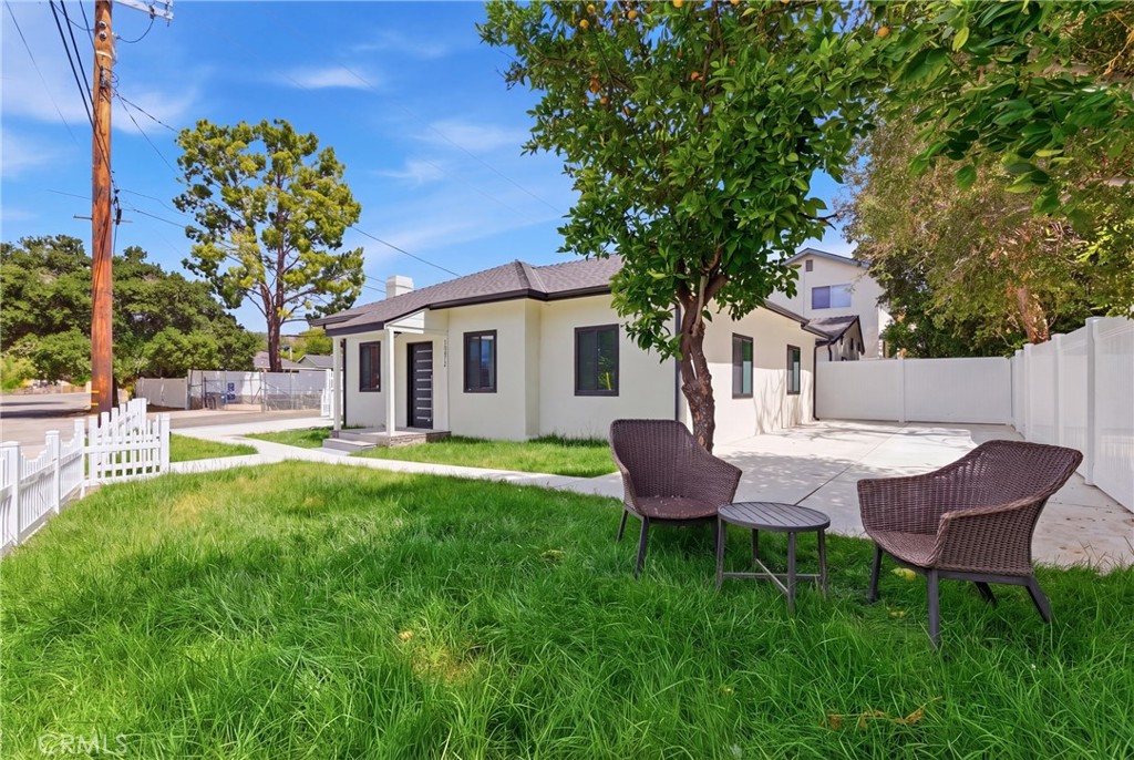 10012 Plainview Avenue Tujunga, CA 91042 - Photo 3 of 36 Front Yard