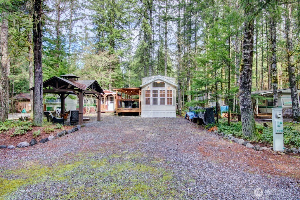 25 Drial Loop Maple Falls, WA 98266 - Photo 3 of 37