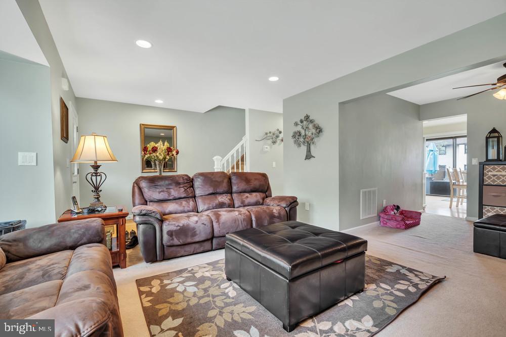 898 Jamestown Road Hightstown, NJ 08520 - Photo 3 of 42 Gallery Image 3