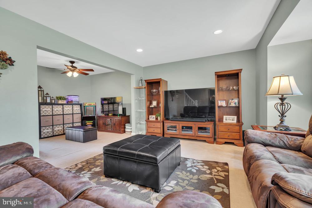 898 Jamestown Road Hightstown, NJ 08520 - Photo 4 of 42 Gallery Image 4