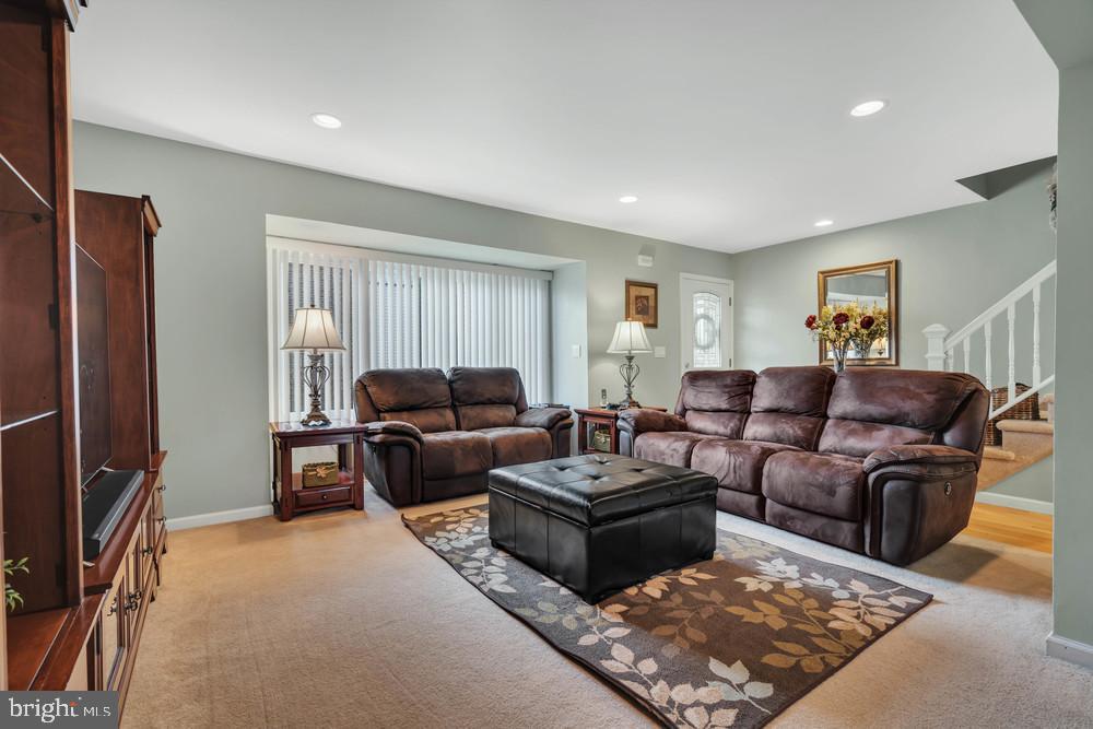 898 Jamestown Road Hightstown, NJ 08520 - Photo 5 of 42 Gallery Image 5