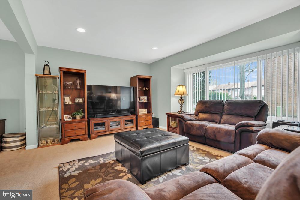 898 Jamestown Road Hightstown, NJ 08520 - Photo 6 of 42 Gallery Image 6