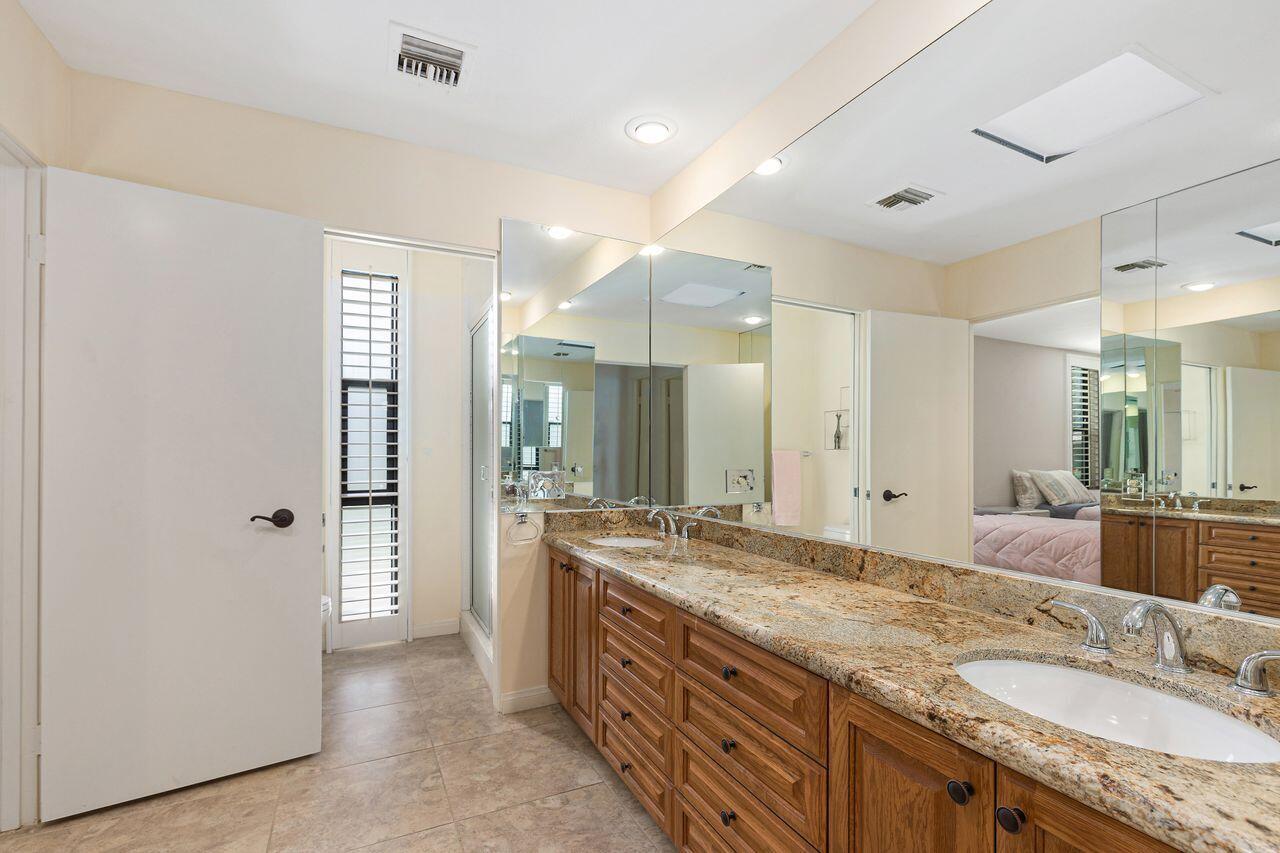 77680 Cherokee Road Indian Wells, CA 92210 - Photo 15 of 27 Guest Bathroom