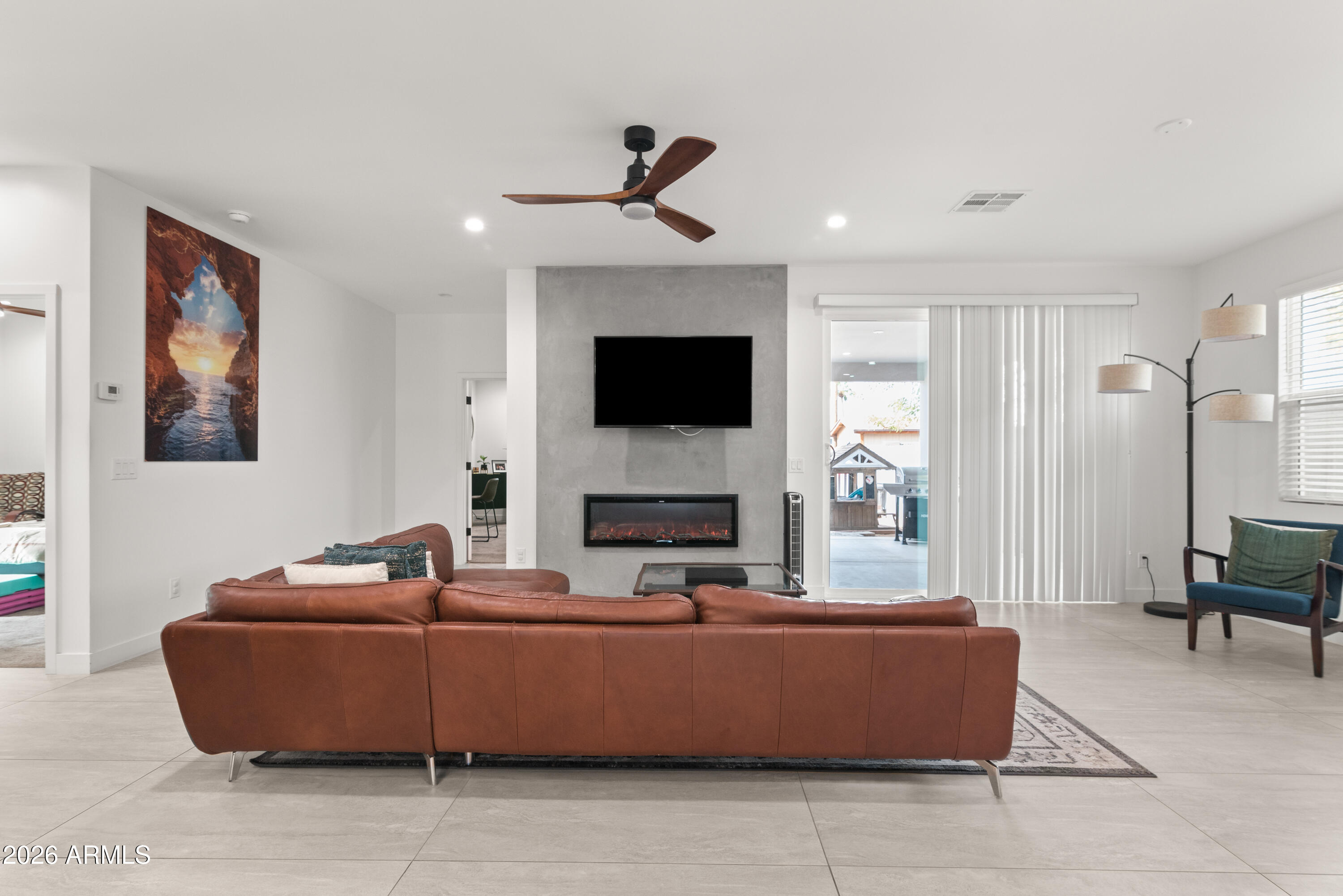 2826 North 28th Place Phoenix, AZ 85008 - Photo 2 of 14 28th pl living room
