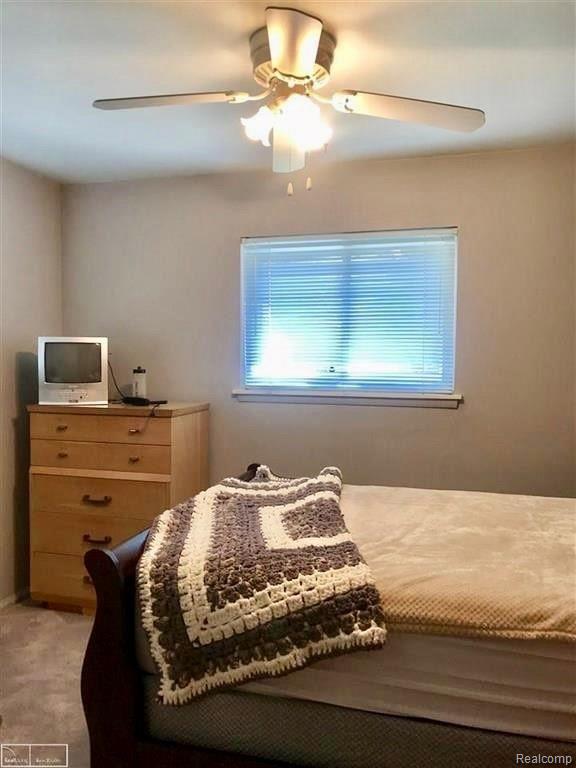 24256 Roxana Avenue Eastpointe, MI 48021 - Photo 10 of 20 fullsizeoutput_2273.jpeg