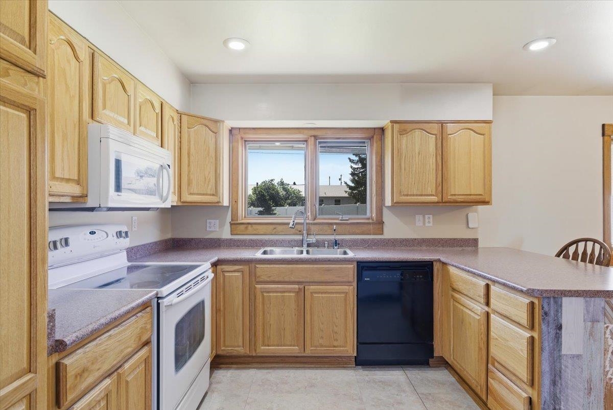 3025 Hamilton Way Casper, WY 82609 - Photo 11 of 32