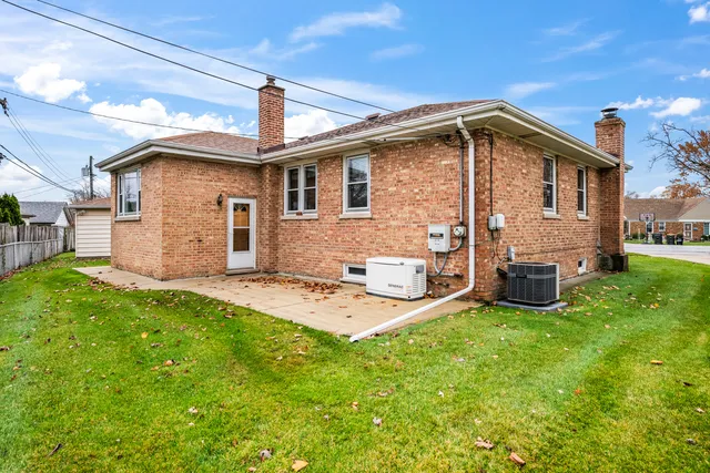 $375,000 | 4533 Hirschberg Court, Schiller Park, IL 60176