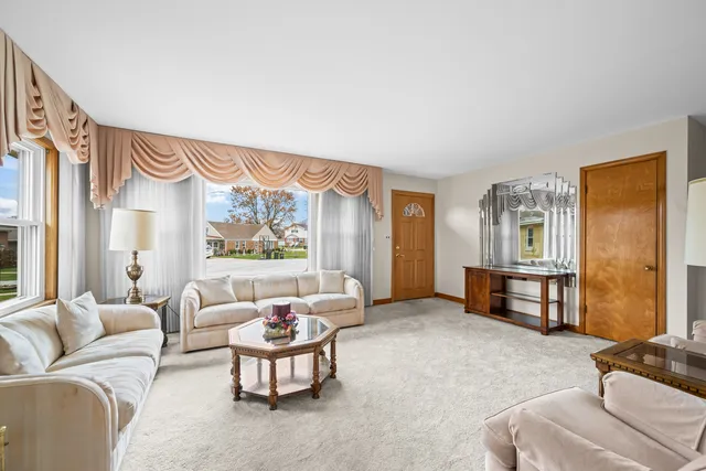 $375,000 | 4533 Hirschberg Court, Schiller Park, IL 60176