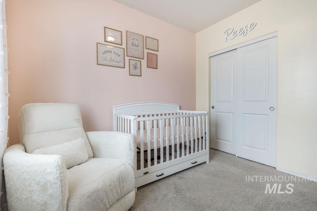 4601 Great Fls Avenue Caldwell, ID 83607 - Photo 19 of 29 Room featuring light pink and cream wall paint, wall-to-wall carpeting, and a white bi-fold closet door