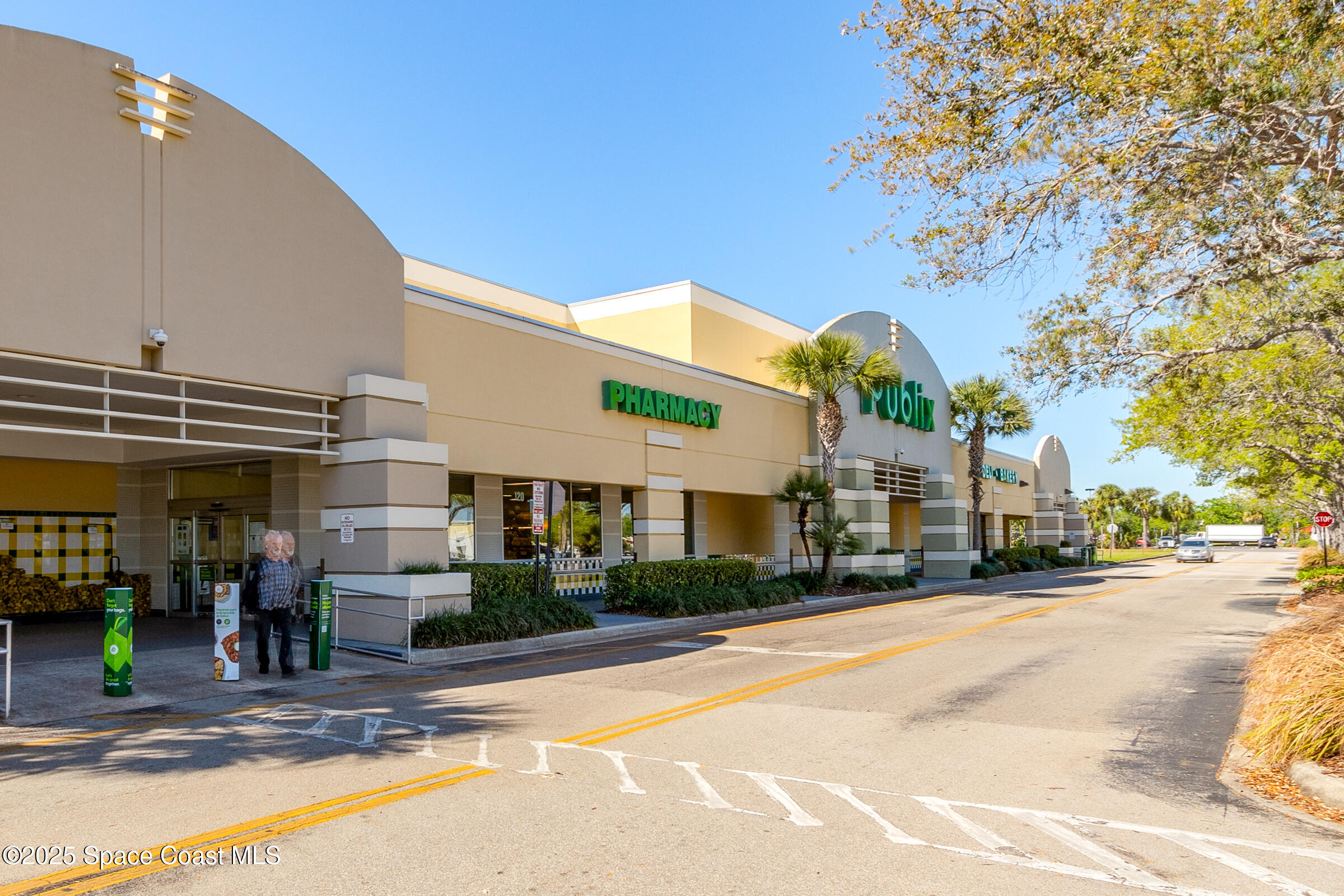511 Trumpet Street Southwest Palm Bay, FL 32908 - Photo 40 of 43 a view of a building with a street