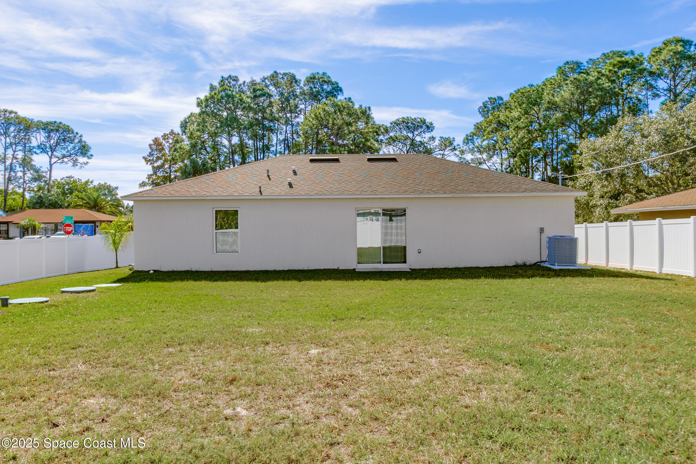 511 Trumpet Street Southwest Palm Bay, FL 32908 - Photo 8 of 43 a backyard of a house with lots of green space