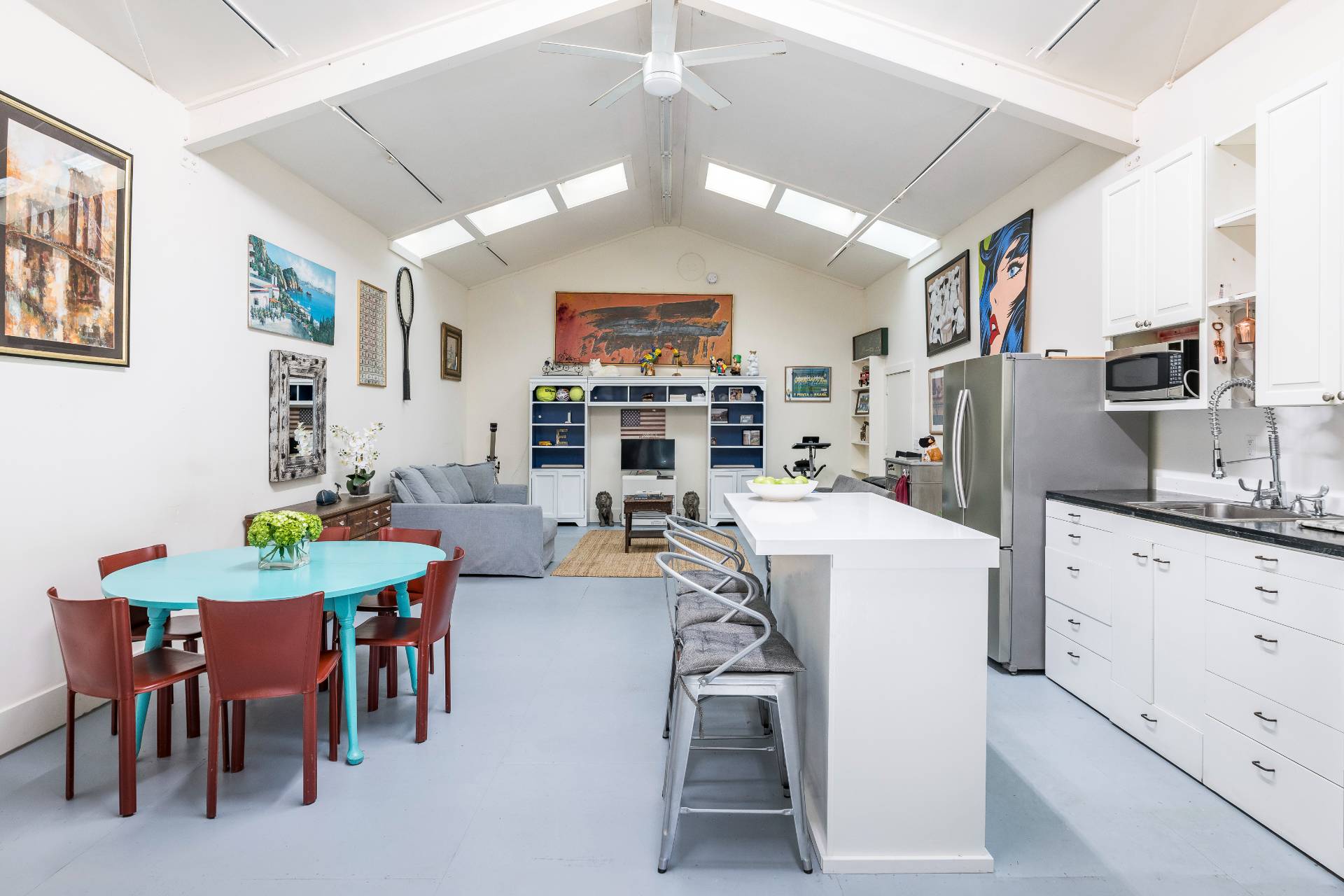 4108 Noyack Road Sag Harbor, NY 11963 - Photo 19 of 26 a kitchen that has a table and chairs in it