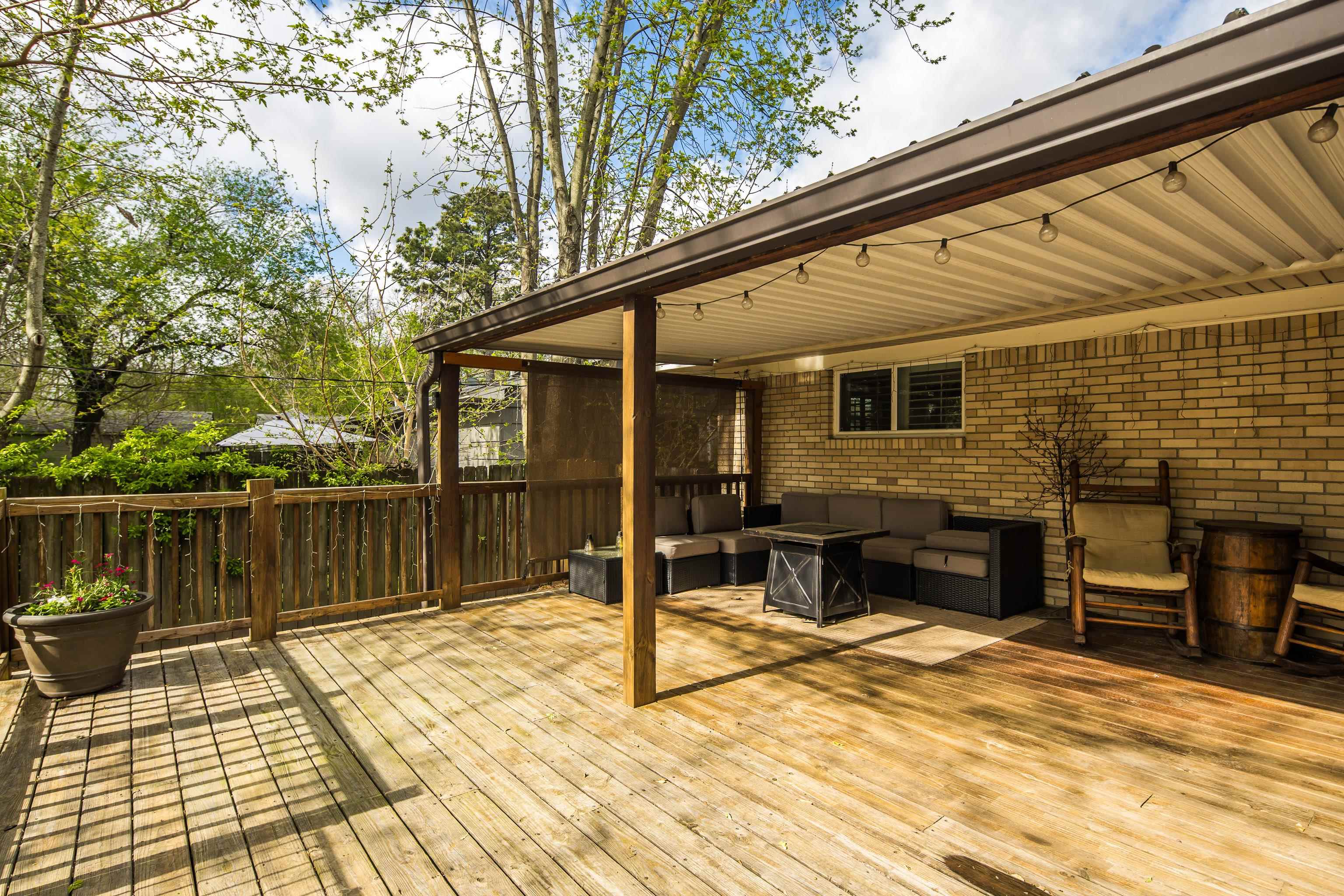 1130 Wilmore Road Memphis, TN 38117 - Photo 28 of 35 Wooden terrace with an outdoor lounge area