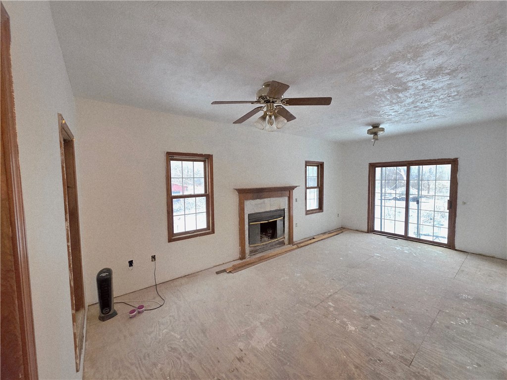 9289 South Street Road Le Roy, NY 14482 - Photo 3 of 14 Livingroom