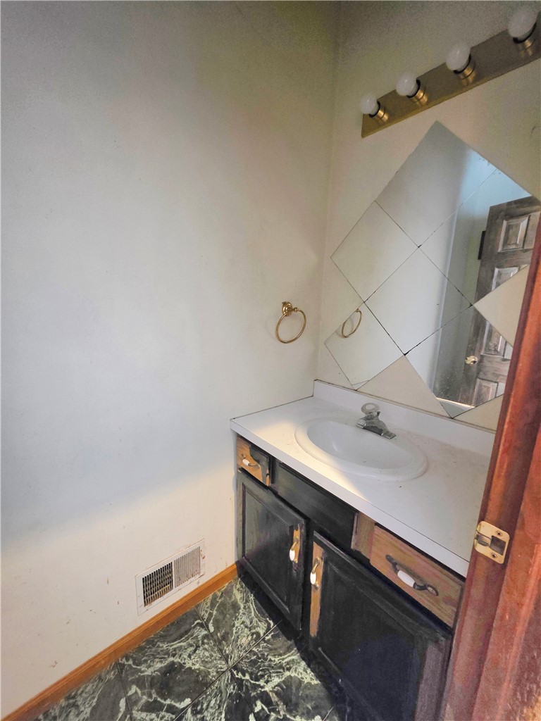 9289 South Street Road Le Roy, NY 14482 - Photo 6 of 14 Half bath