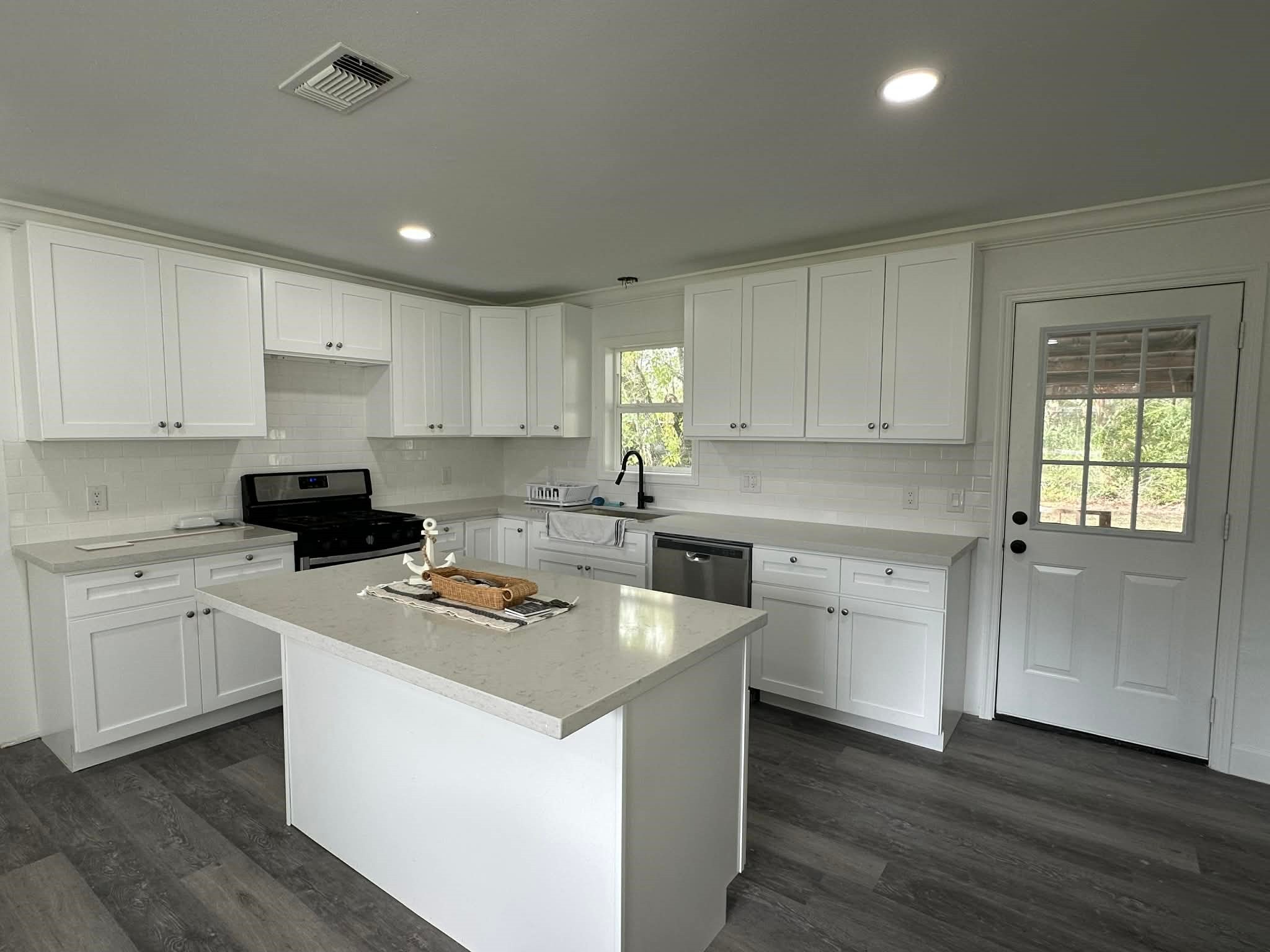 614 Fm 1406 Road Winnie, TX 77665 - Photo 8 of 19