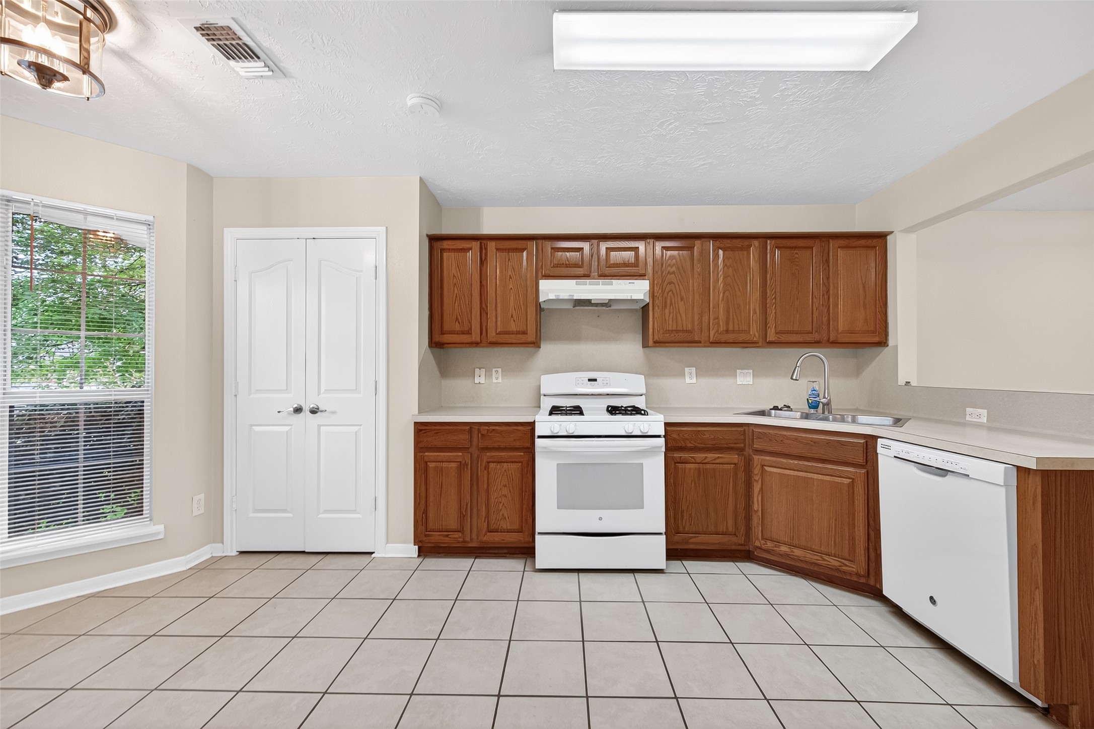 22938 Sugar Bear Drive Spring, TX 77389 - Photo 16 of 41