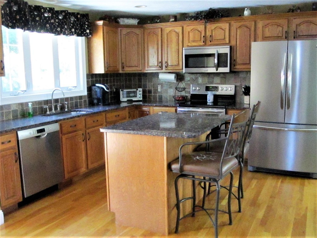 34 Vista Circle Rutland, MA 01543 - Photo 7 of 29 Gallery Image 7