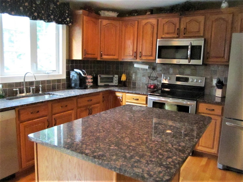 34 Vista Circle Rutland, MA 01543 - Photo 8 of 29 Gallery Image 8