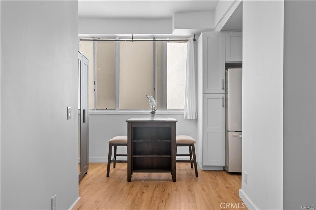 7250 Franklin Avenue, Unit 406 Los Angeles, CA 90046 - Photo 12 of 34 Virtually Staged Dining Room