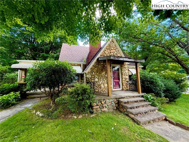 $225,983 | 2562 U.S. Highway 221 North, Jefferson, NC 28640