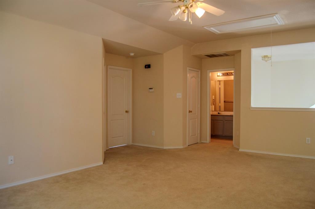 2700 Hereford Road Denton, TX 76210 - Photo 20 of 38 Unfurnished bedroom featuring light carpet, ceiling fan, ensuite bathroom, and a closet