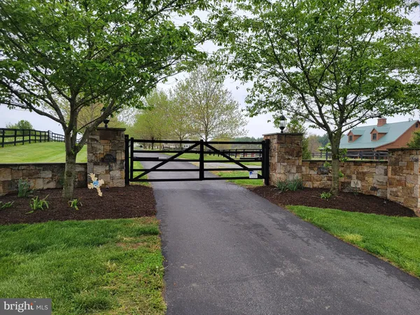 $2,899,000 | 16076 Berlin Turnpike, Purcellville, VA 20132