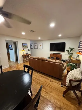 $2,700 | 606 South Glen Avenue, Unit 9, Tampa, FL 33609