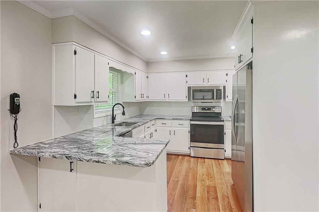 2902 Delcourt Drive Decatur, GA 30033 - Photo 5 of 23