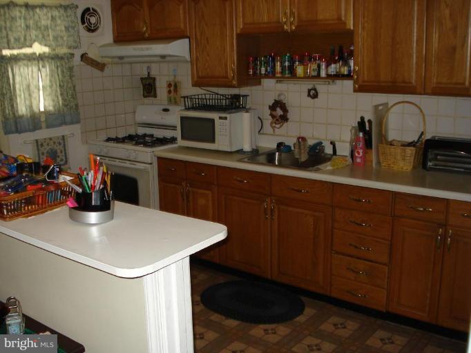1735 Stokesley Road Dundalk, MD 21222 - Photo 3 of 10 Kitchen