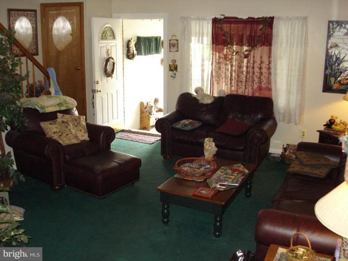 1735 Stokesley Road Dundalk, MD 21222 - Photo 7 of 10 Living Room