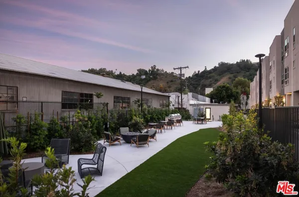 $6,105 | 2700 North Current Way, Los Angeles, CA 90039
